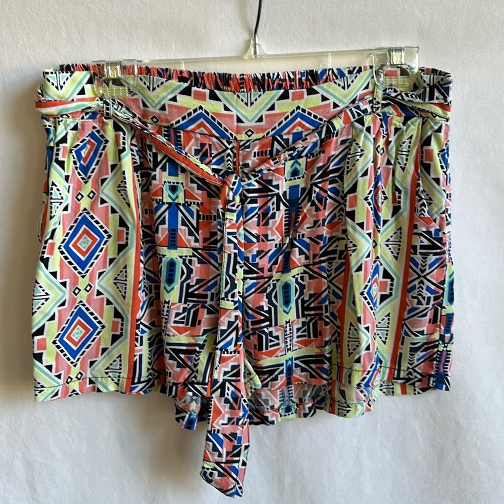 New Look elastic waist shorts with front tie